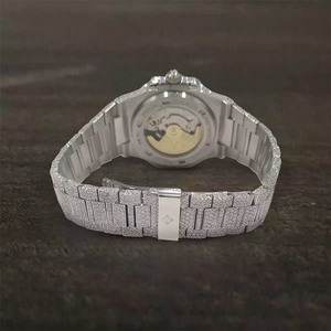 Montre de luxe en moissanite sertie de diamants pour hommes, entièrement sertie, style hip-hop, pour les fêtes, la mode et le style quotidien - Product Image 3