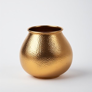 Maceta de latón dorado antiguo de lujo con acabado martillado suave, perfecta para el estilo tradicional y las esquinas interiores decorativas - Product Image 4