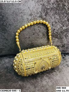 Ethereal Metal Bloom Handmade Ladies Evening Clutch una fusión de elegancia y artesanía para uso en fiestas - Product Image 4