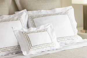 ชุดปลอกผ้านวมลายเรขาคณิตทำจากด้ายสีทองเมทัลลิกปักผ้าฝ้ายสีขาวสำหรับบ้านโรงแรมหรืองานแต่งงาน - Product Image 4