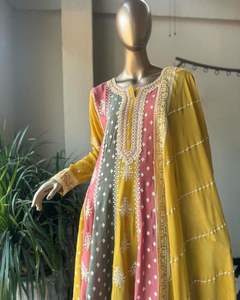 Nouveau top de travail de séquences de broderie de concepteur avec palazzo avec broderie lourde et travail de séquence complète parfait pour la fête - Product Image 4