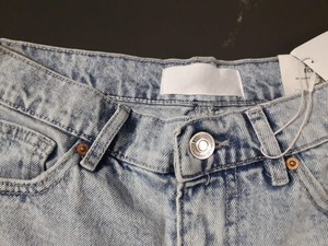 Shorts en jean délavé tendance de haute qualité pour femme, respirants, écologiques, coupe droite, taille mi-haute, fermeture éclair - Product Image 5