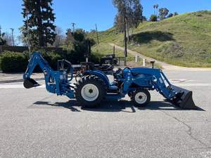 Mini Tractor 4x4 de 23 HP con Motor Diésel de 4 Tiempos EPA, Cargador Frontal y Retroexcavadora, Caja Recolectora de Césped de 250 L para Uso Agrícola y de Jardinería - Product Image 4