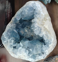 Offre Spéciale : Grappe de Célestite Bleue en Cristal Naturel Poli, Forme Irrégulière, Tailles Personnalisables pour Décoration de Mariage