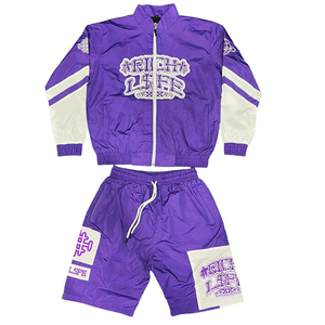 Conjunto de chándal de nailon personalizado estilo streetwear, cortavientos con cremallera, chaqueta con capucha y pantalón corto 100% nailon - Product Image 3