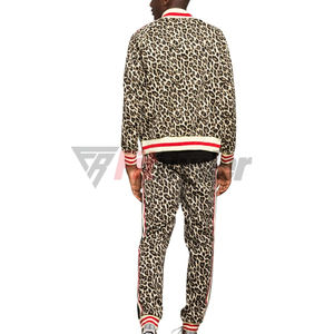 Chándales Deportivos Personalizados de Poliéster Sublimado para Hombre, Talla Pullover, Pantalones Deportivos Acampanados, Sudadera con Capucha, Precio Económico al por Mayor - Product Image 1