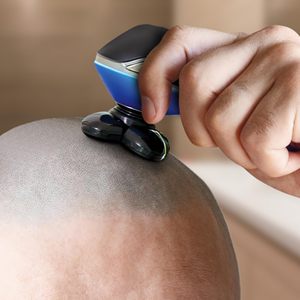 Rasoir rotatif rechargeable pour usage humide et sec, lames en acier inoxydable, brosse nettoyante et polissante, écran numérique - Étanche IPX7, lavable - Product Image 1