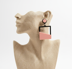 ต่างหูเรซิ่นแฟชั่น - ต่างหูทรงเรขาคณิตสีดำและสีพีชแบบห้อย ต่างหูเทรนดี้ ต่างหูขายดี ขายส่ง - Product Image 1