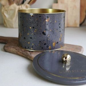 Boîte de conserve ronde en métal brun Terrazzo 175x130mm avec poignée à bouton pour le stockage ou à des fins décoratives - Product Image 3