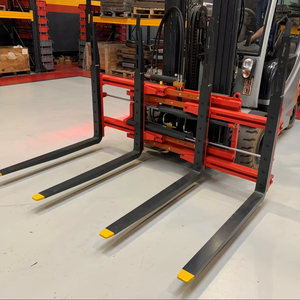 อุปกรณ์เสริมรถยกแบบพาเลทคู่ คุณภาพสูง รุ่น Wagger High Premium รองรับการยกพาเลทหลายตัว ได้รับการรับรองมาตรฐาน ISO สำหรับการใช้งานในร้านค้าปลีก รับน้ำหนักได้ 2600-3200 กิโลกรัม - Product Image 1