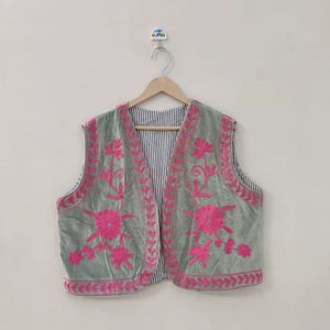 Gilet vintage en velours Suzani, broderie artisanale, style bohème chic, veste de festival pour femmes, veste Suzani, veste, cadeau pour elle - Product Image 1