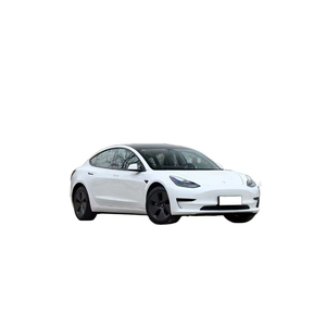 Modello <span class=keywords><strong>Tesla</strong></span> X con porte ad ala di falco e prestazioni elettriche per famiglie