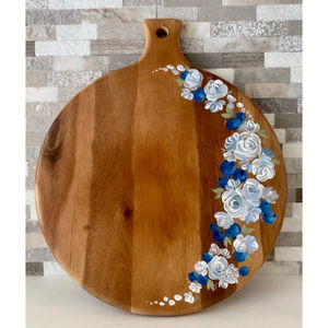 Planche à découper en bois d'acacia peinte à la main avec un design floral Planche de service décorative ronde unique et ustensiles de cuisine - Product Image 1