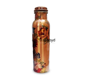 Large bouteille en cuivre luxueuse pour un usage personnel et cadeau par Tradebyd - Product Image 1