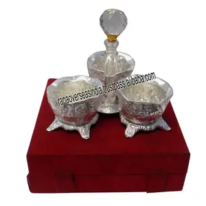 顶级金属镀银Handi形状上菜碗，带支架和勺子，用于结婚周年排灯节的送礼目的