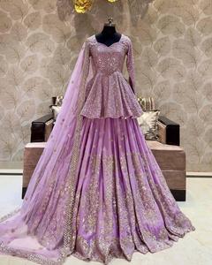 Trình bày bên mặc Faux georgette nặng chuỗi thêu làm việc hàng đầu và lehenga với ren biên giới nặng Net dupatta - Product Image 1