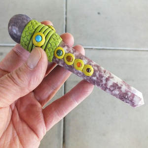 Baguette de guérison d'obélisque de Chakra de pierre de mélange tibétain avec des cabines de boule et de Chakra Tottaly faites à la main de l'Inde - Product Image 1