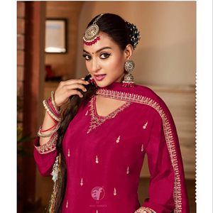 Hermoso corto Kurti con divisor y Dupatta Pure Chinon con bordado a mano pesado perfecto para festivales y celebraciones - Product Image 1