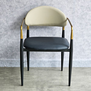 Chaise de salle à manger de style nordique HTK79, siège rembourré en cuir PU et dossier avec pieds en fer, idéale pour la salle à manger à domicile - Product Image 3