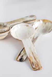 Cuchara de cuerno cuchara de cuerno de búfalo hecha a mano de La India para la venta a granel cucharas de cuerno de vaca al por mayor - Product Image 2