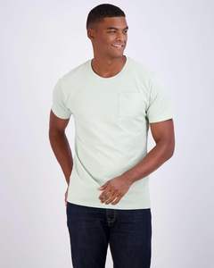 T-shirt pour homme Signature, toucher doux, circulation d'air, coupe régulière, tricot lisse, forme flexible, drapé léger, maintien solide, confort frais, quotidien - Product Image 2