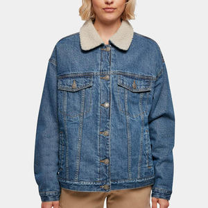 Veste en jean délavée bleu clair au design unique pour femmes avec doublure en Sherpa et fermeture à boutons conçue pour les femmes pour un confort en toutes saisons - Product Image 1