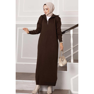 Vestido casual de punto con cremallera y cuello alto marrón - Product Image 5