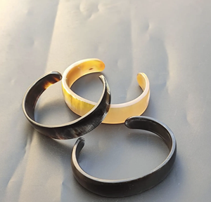 Brazalete y Pulsera de Cuerno de Búfalo Pulido para Mujer, Gran Venta - Product Image 1