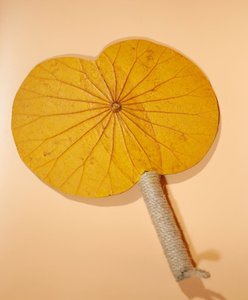 Abanico de Lotus hecho a mano con patrones personalizables adecuado para actuaciones culturales y decoración - Product Image 1
