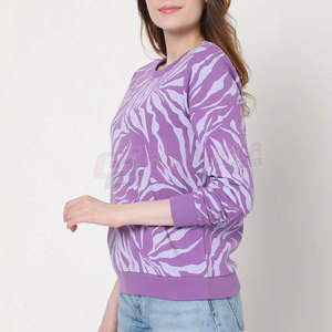 Sweat-shirt d'hiver léger à capuche pour femme avec doublure respirante, design épaules tombantes et logo frontal - Product Image 2