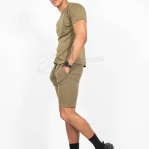 Ensemble de jogging unisexe tendance en gros avec logo personnalisé, ensemble décontracté d'été en tricot uni à séchage rapide, t-shirt et short en 2 pièces - Product Image 4