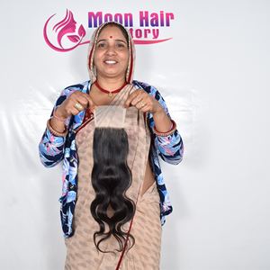 Cheveux humains indiens bruts de qualité supérieure, double trame, Remy, fermeture naturelle 4*4, Bodywave, texture rebondissante, cuticules alignées, en vente - Product Image 1