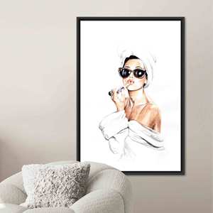 Toile d'art imprimée élégante de style Audrey Hepburn pour une décoration chic, encadrée en noir - Product Image 1