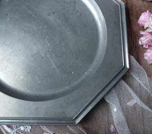 Assiette de présentation ronde en métal perlé, qualité supérieure, fabriquée à la main, plat de service classique et élégant, vente en gros d'assiettes de présentation en métal - Product Image 3