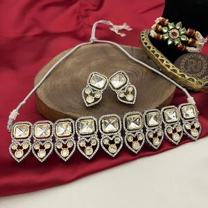 Ensemble de collier à la mode en diamant royal avec boucles d'oreilles pour mariage, fiançailles, cadeau d'anniversaire à la mode pour les femmes - Product Image 1