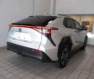 Usado cuidadosamente 2023 Toyota bZ4X XLE 4dr SUV AWD - Product Image 4