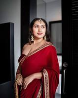 Nouveau saree en velours avec une belle bordure de lavande brodée de paillettes avec travail jari dori et dentelle de pipe en verre fantaisie pour adultes
