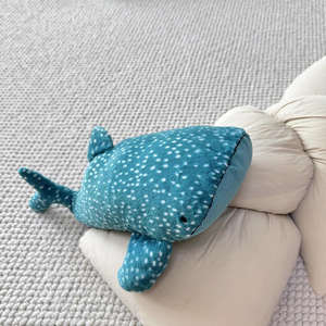 Peluche Requin Baleine Giffrey de British Jelly Cat, brodée, en coton PP, confortable, pour enfants, cadeau d'anniversaire idéal, coussin de canapé - Product Image 5