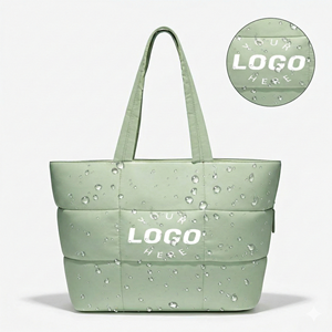 Sac fourre-tout matelassé vert sauge <span class=keywords><strong>avec</strong></span> logo personnalisé, sac à main fonctionnel <span class=keywords><strong>avec</strong></span> doublure intérieure et coutures renforcées – Choix du vendeur boutique - Product Image 1