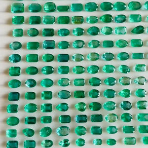 อัญมณีมรกตคุณภาพ AAA คุณภาพเยี่ยมสีเขียวธรรมชาติตัดผสมกับแวววาวสวยได้รับการรับรองการตัดขัดที่มีอยู่ - Product Image 2