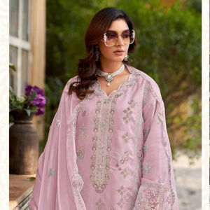 Elegante Gimmi Choo Work Shalwar Kameez con intrincado bordado, forro y elegante Dupatta perfecto para cualquier ocasión - Product Image 1