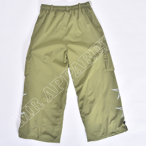 Pantalon cargo vert olive avec détails réfléchissants en forme d'étoile et coupe ample décontractée pour la mode streetwear moderne - Product Image 2