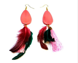 Boucles d'oreilles en plumes à franges multicolores faites à la main - Cadeaux promotionnels originaux - Product Image 3