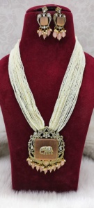 Ensemble de collier long en perles AD plaqué or antique élégant, bijoux ethniques traditionnels en laiton pour femmes et filles, vente en gros - Product Image 3