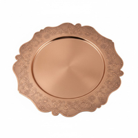 Assiettes de service en métal avec motif floral en relief fait à la main pour les hôtels, les restaurants, les banquets, accessoires de table en argent de luxe