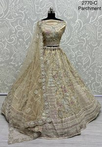 Ropa de fiesta de diseñador Lehenga Choli con Dupatta de diseñador con bordado elegante - Product Image 4