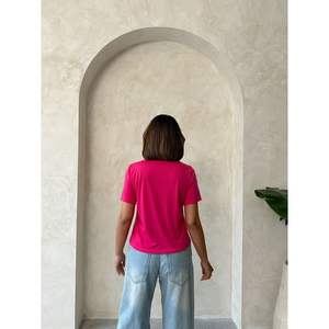 T-shirts pour femmes Topshow en tissu Shepherd Stitch fuchsia, produit en gros - Product Image 1