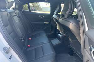 VOLVO S60 RECHARGE T8 BLACK EDITION 2023 D'OCCASION CÔTÉ GAUCHE/DROIT - Product Image 4