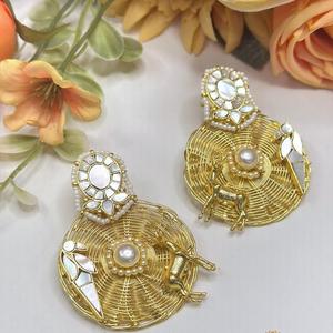 Pendientes de Moda Chapados en Oro de la Mejor Calidad con Piedras de Aspecto Tradicional para Mujer, Colección para Bodas - Product Image 1