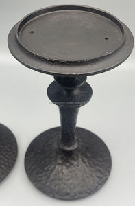 Lot de 2 bougeoirs en métal bronze martelé de luxe Pilier de Noël Bougeoir décoratif en cire pour la maison et les cadeaux - Product Image 3